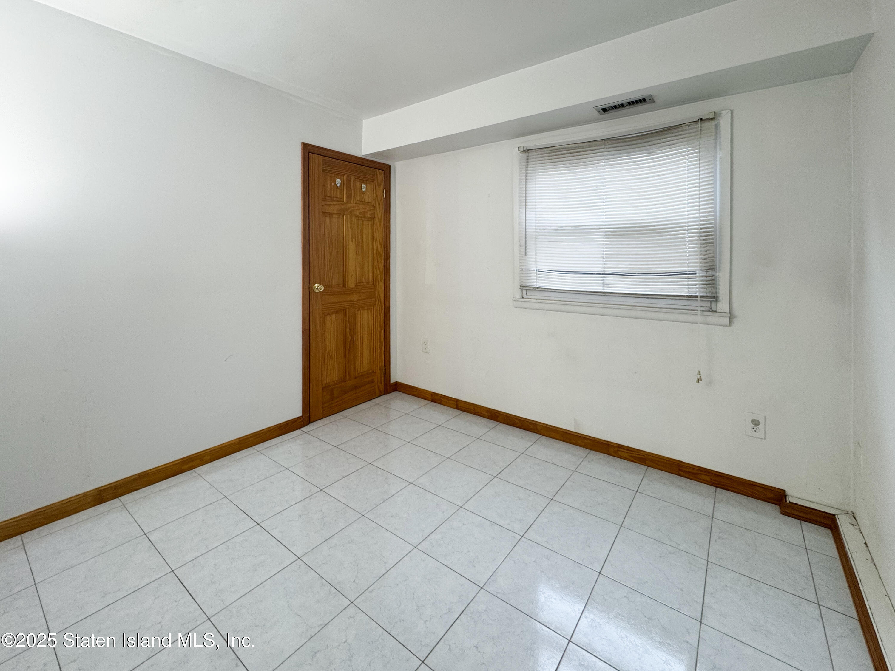 75 Dover Green, Staten Island, New York image 32