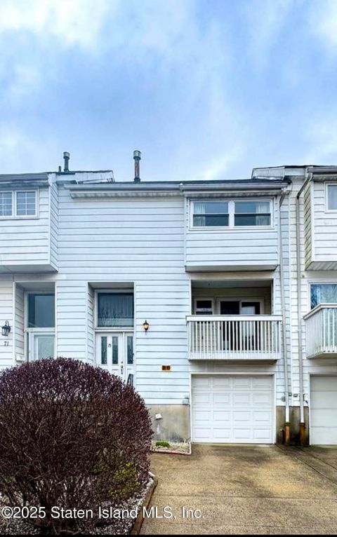 Photo of 75 Dover Green, Staten Island, NY 10312 (MLS # 2501858)