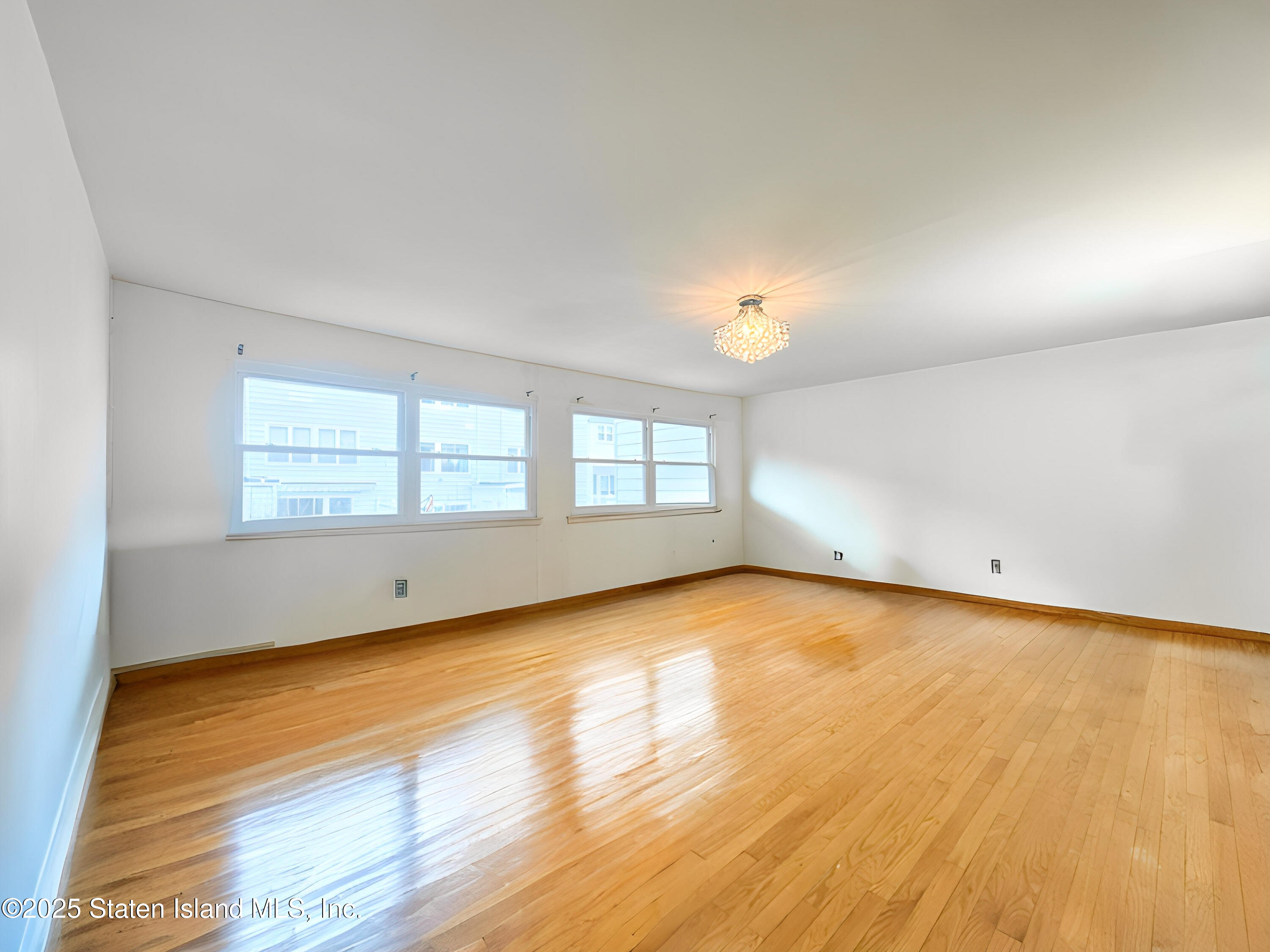 75 Dover Green, Staten Island, New York image 5