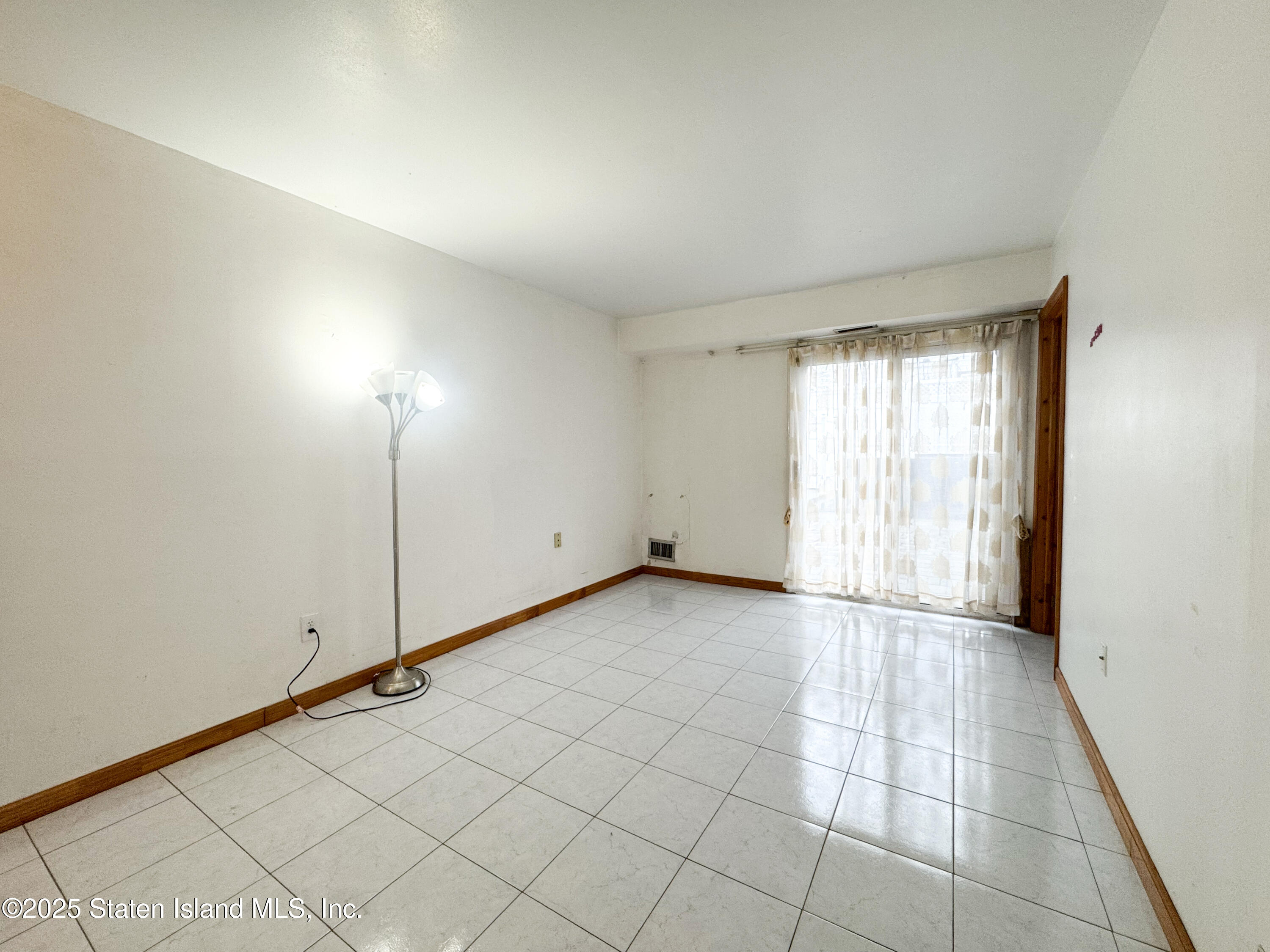 75 Dover Green, Staten Island, New York image 28