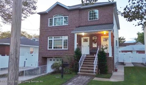 Photo of 277 8th Street, Staten Island, NY 10306 (MLS # 1164999)