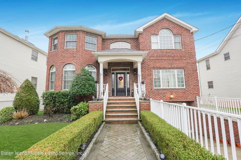 Photo of 20 Kenneth Place, Staten Island, NY 10309 (MLS # 2401299)