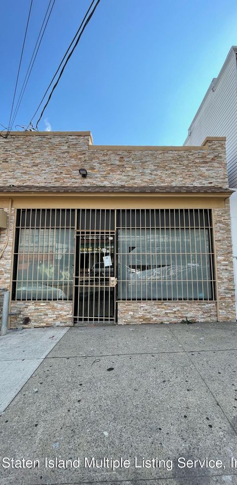 Photo of 1018 Post Avenue, Staten Island, NY 10302 (MLS # 1163311)