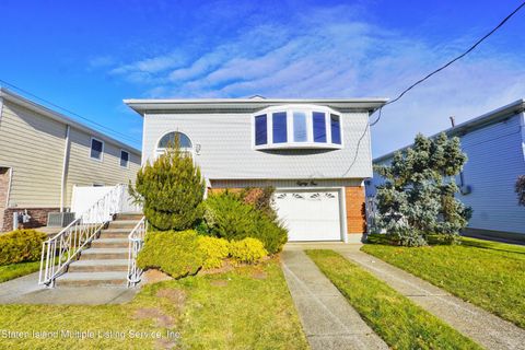 Photo of 81 Figurea Avenue, Staten Island, NY 10312 (MLS # 1165861)