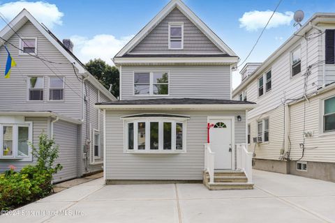 Photo of 28 Colfax Avenue, Staten Island, NY 10306 (MLS # 2404855)