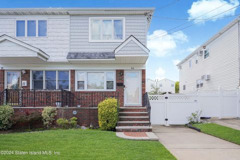 Photo of 84 Bartow Street, Staten Island, NY 10308 (MLS # 2404696)