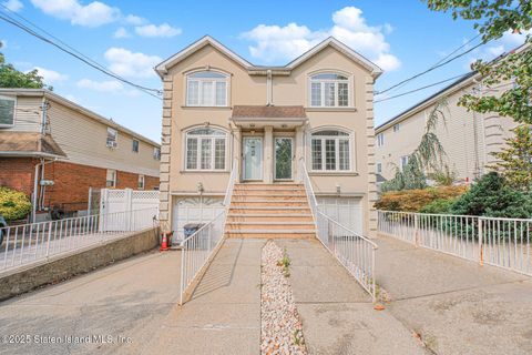 Photo of 98 Ormsby Avenue, Staten Island, NY 10309 (MLS # 2505336)