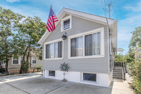 Photo of 158 Ocean Avenue, Staten Island, NY 10305 (MLS # 1163615)