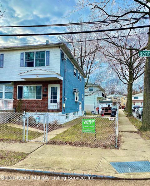 Photo of 2 Benton Avenue, Staten Island, NY 10305 (MLS # 1159898)