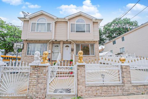 Photo of 98 St Josephs Avenue, Staten Island, NY 10302 (MLS # 2504496)