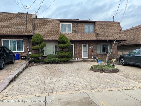 Photo of 807 Stafford Avenue, Staten Island, NY 10309 (MLS # 1160753)