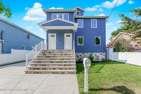 Photo of 72 Goodall Street, Staten Island, NY 10308 (MLS # 2506977)