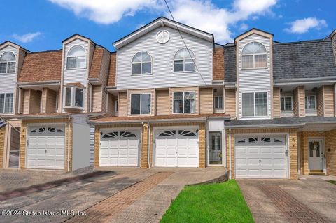 Photo of 7 Elkhart Street, Staten Island, NY 10308 (MLS # 2405199)