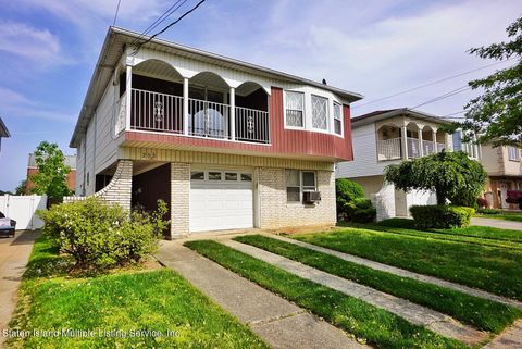 Photo of 205 Arlene Street, Staten Island, NY 10314 (MLS # 1162069)