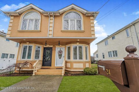 Photo of 24 Pleasant Plains Avenue, Staten Island, NY 10309 (MLS # 2600973)