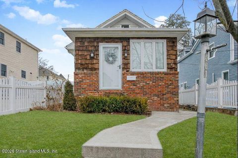 Photo of 261 Brehaut Avenue, Staten Island, NY 10307 (MLS # 2600357)
