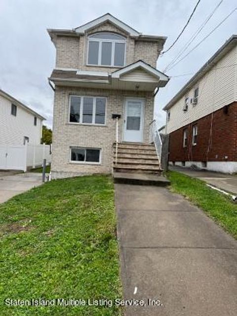 Photo of 417 Bradley Avenue, Staten Island, NY 10314 (MLS # 1158021)