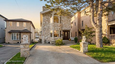 Photo of 179 Hickory Avenue, Staten Island, NY 10305 (MLS # 2600875)