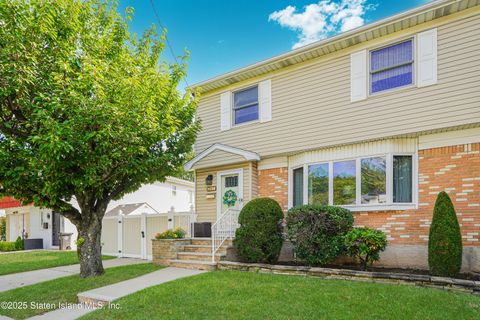 Photo of 207 Martin Avenue, Staten Island, NY 10314 (MLS # 2505502)