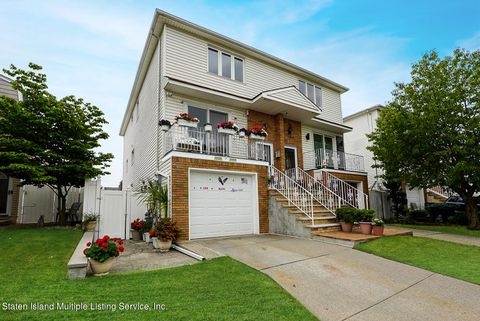 Photo of 36 Dierauf Street, Staten Island, NY 10312 (MLS # 1162756)