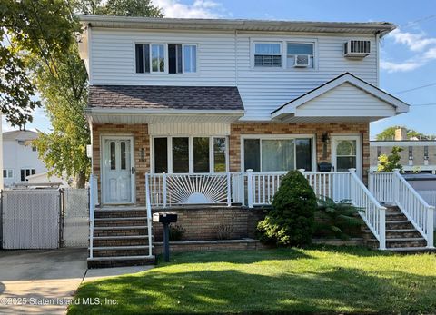 Photo of 109 Greencroft Avenue, Staten Island, NY 10308 (MLS # 2505542)