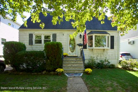 Photo of 168 Holden Boulevard, Staten Island, NY 10314 (MLS # 1161120)