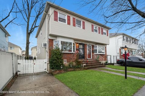 Photo of 449 Beach Road, Staten Island, NY 10312 (MLS # 2400647)