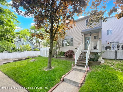 Photo of 15 Forest Lane, Staten Island, NY 10307 (MLS # 1159742)