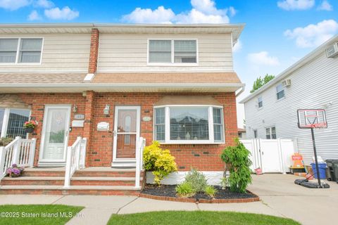 Photo of 39 Adlai Circle, Staten Island, NY 10312 (MLS # 2503272)