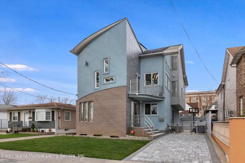 Photo of 165 Princeton Avenue, Staten Island, NY 10306 (MLS # 1161311)