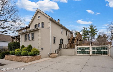 Photo of 66 Wadsworth Avenue, Staten Island, NY 10305 (MLS # 2601236)