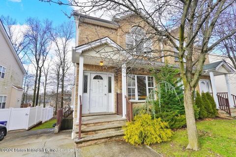 Photo of 58 Santa Monica Lane, Staten Island, NY 10309 (MLS # 2405292)
