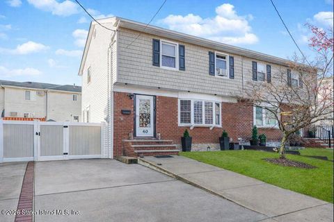 Photo of 40 Monsey Place, Staten Island, NY 10303 (MLS # 2600251)