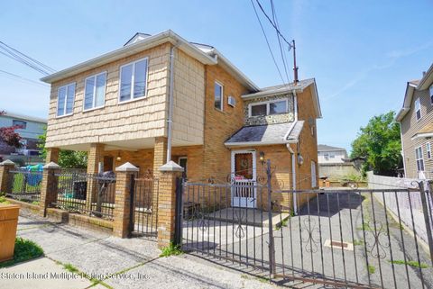 Photo of 204 Wellbrook Avenue, Staten Island, NY 10314 (MLS # 1155529)