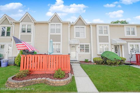 Photo of 29 Cooper Terrace, Staten Island, NY 10314 (MLS # 2600450)