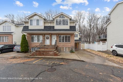 Photo of 51 Sharrotts Lane, Staten Island, NY 10309 (MLS # 1165973)