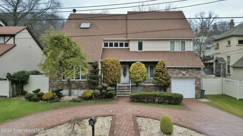 Photo of 439 Saint Andrews Road, Staten Island, NY 10306 (MLS # 2601934)