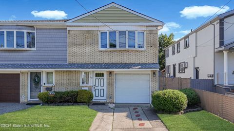 Photo of 19 Park Street, Staten Island, NY 10306 (MLS # 2404930)