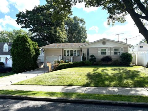 Photo of 181 Perry Avenue, Staten Island, NY 10314 (MLS # 2505065)