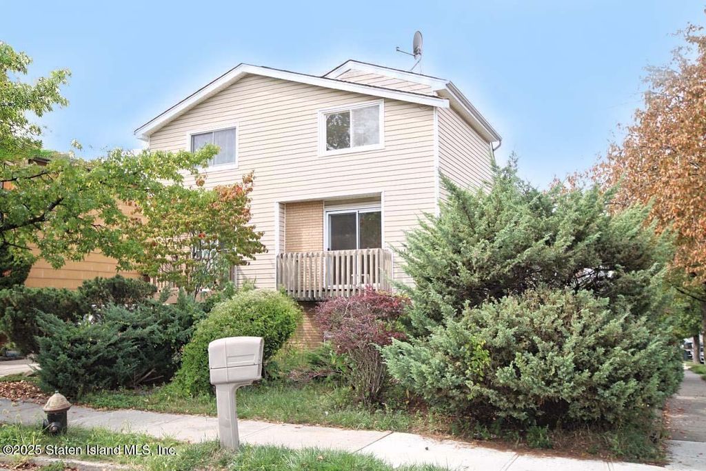 Photo of 107 Denker Place, Staten Island, NY 10314 (MLS # 2505802)
