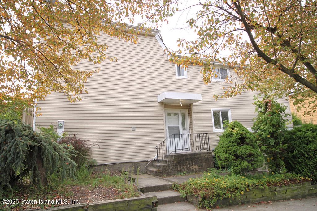 Photo of 107 Denker Place, Staten Island, NY 10314 (MLS # 2505802)