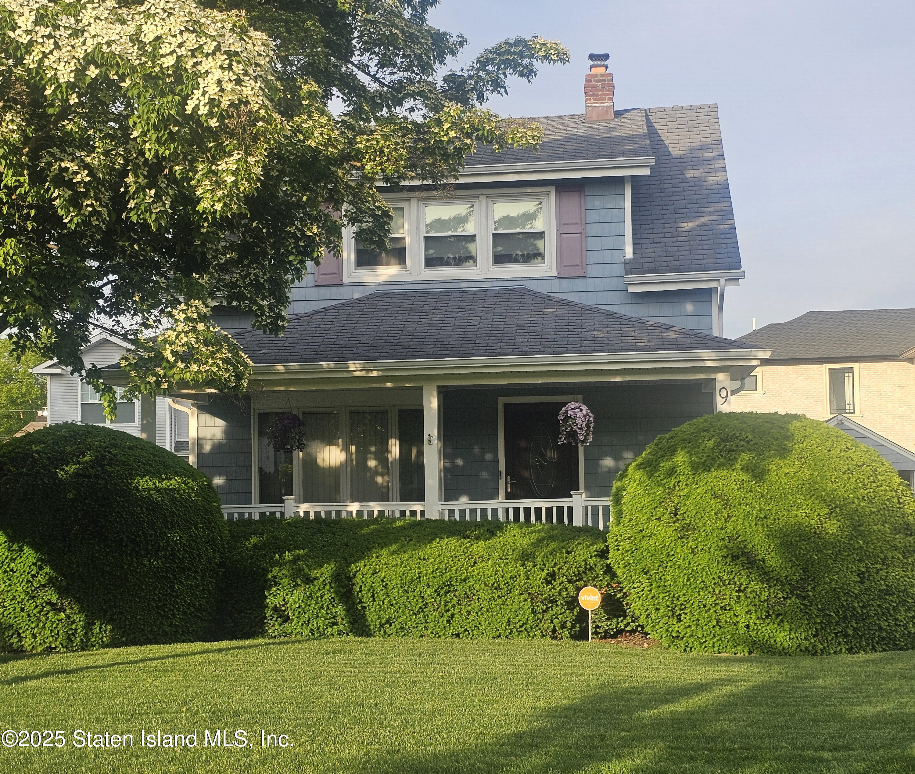 9 Center Street, Hicksville, New York image 1
