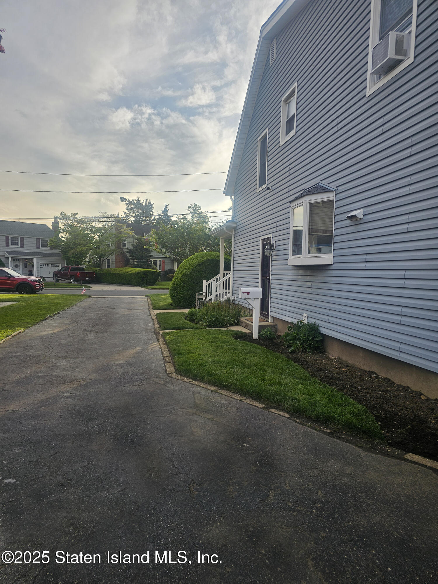 9 Center Street, Hicksville, New York image 9