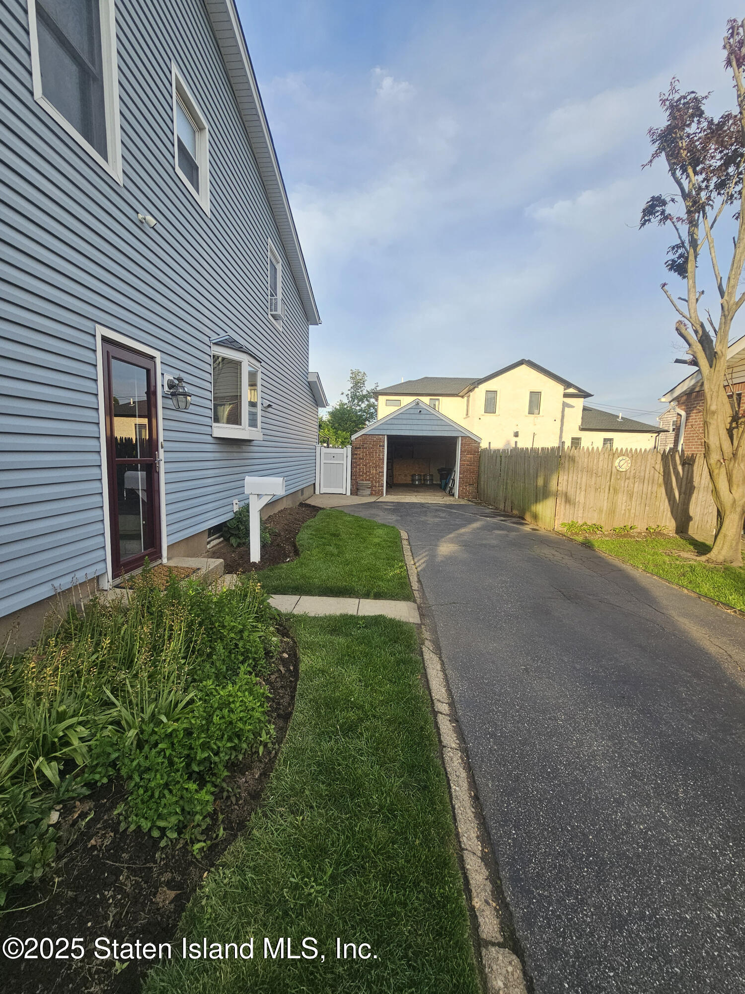 9 Center Street, Hicksville, New York image 6