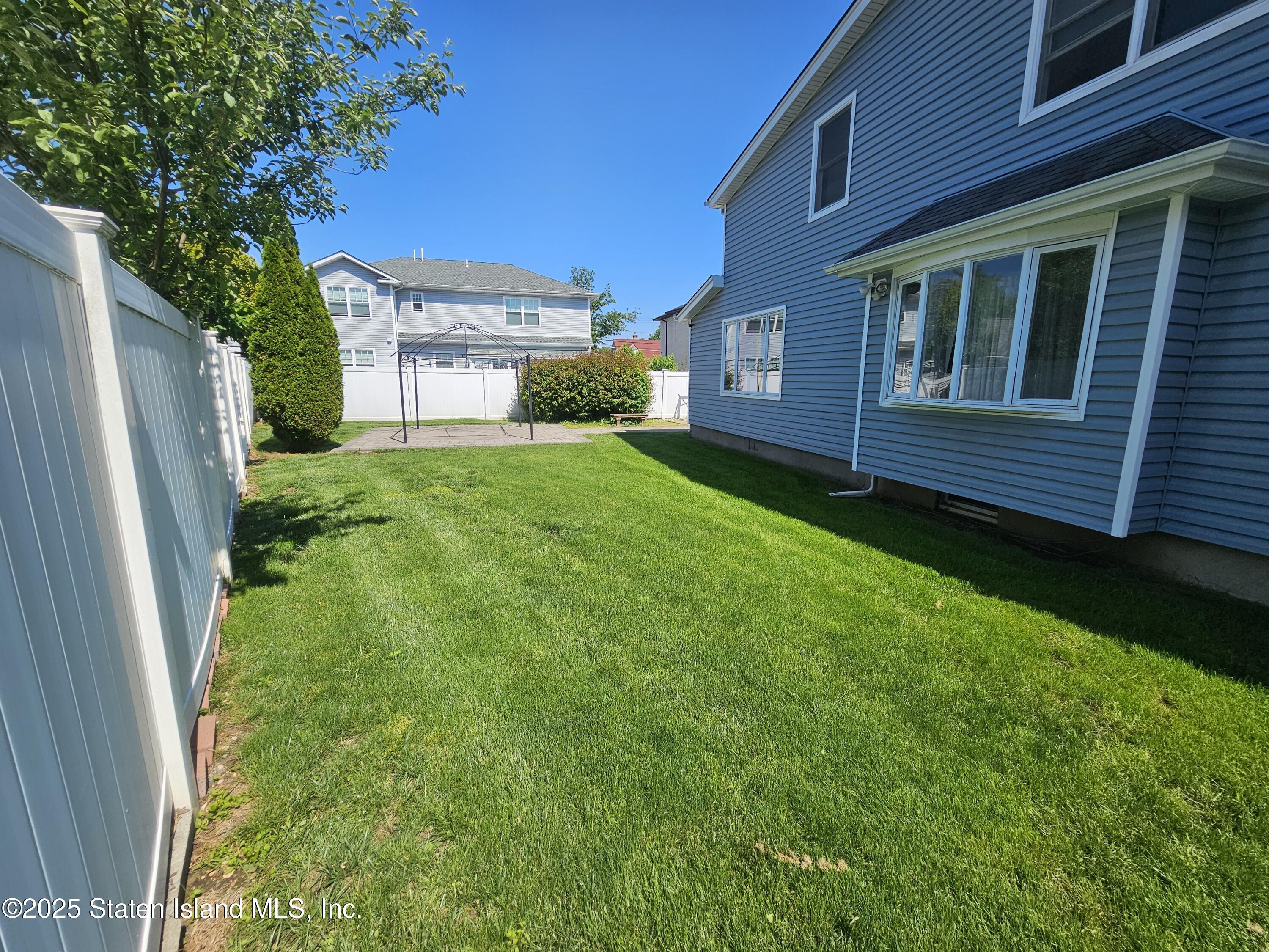 9 Center Street, Hicksville, New York image 5