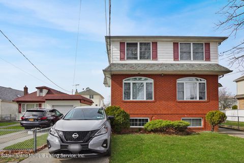 Photo of 252 Jerome Avenue, Staten Island, NY 10305 (MLS # 1160722)