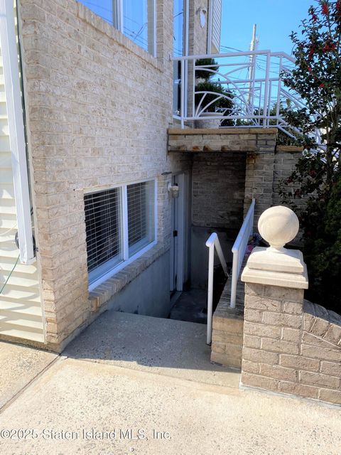 Photo of 20 Bentley Lane, Staten Island, NY 10307 (MLS # 2507079)