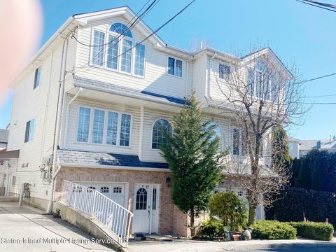 Photo of 17 Anjali Loop, Staten Island, NY 10314 (MLS # 1160651)