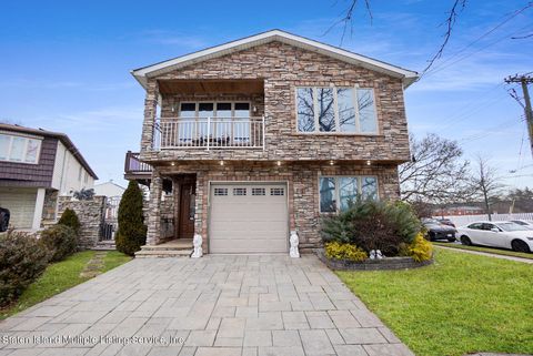 Photo of 7 Knapp Street, Staten Island, NY 10314 (MLS # 1159936)