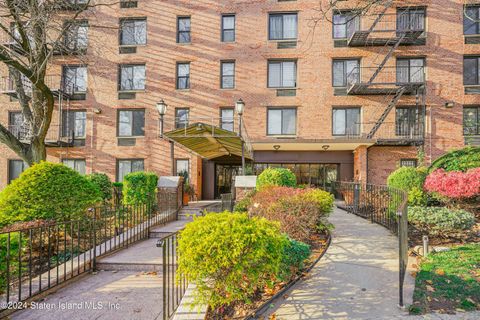 Photo of 830 Howard Avenue #4b, Staten Island, NY 10301 (MLS # 2406617)